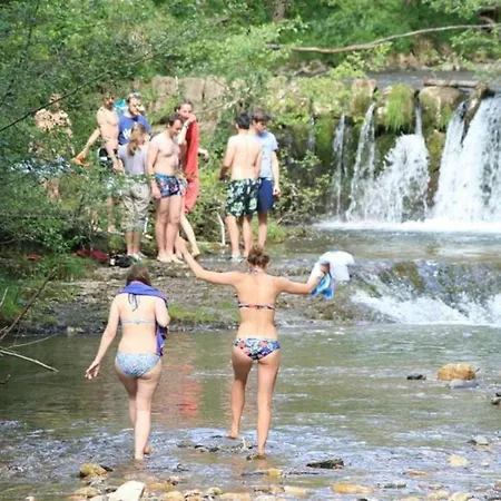 Camping Accueillant Animaux - 5 Pers. - Api-1-52-2405 *