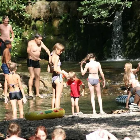 Accueillant Animaux - 5 Pers. - Api-1-52-2405 Camping